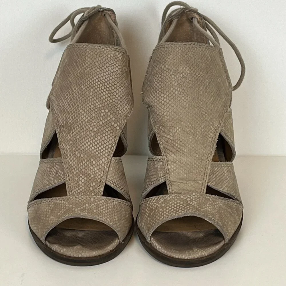 Lucky Brand Taupe Wedges Heels Shoes ((size 6M))